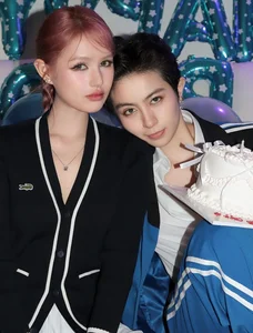 Xoai Non Sparks Romance Rumors with Public Display of Affection - image 0