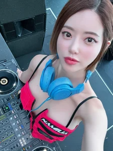 Korean DJ Fashion Trends: Bold Street Style and Glamorous Clubwear Inspirations from South Korea’s Music Scene - image 3