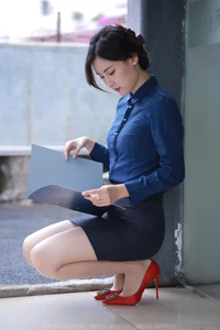 Professional Elegance: Xiao Bao Portrays the Modern Urban Office Lady Style - image 16