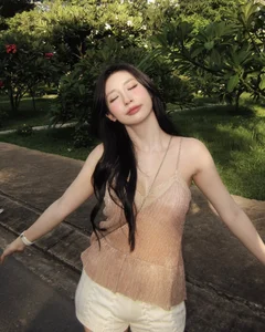 Khong Tu Quynh: The Ageless Beauty of Vietnam's Pop Icon at 33 - image 7