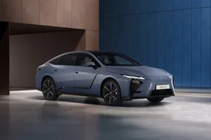 Next-Gen 2026 Lexus ES: Redefining Luxury with Standard Hybrid Power and the First-Ever All-Electric Model - image 3