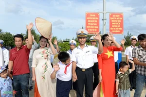 The Economic Vitality of Truong Sa: Ship Locks and Logistics Centers Supporting Fishermen at Sea - image 3