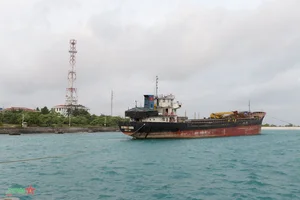 The Economic Vitality of Truong Sa: Ship Locks and Logistics Centers Supporting Fishermen at Sea - image 2