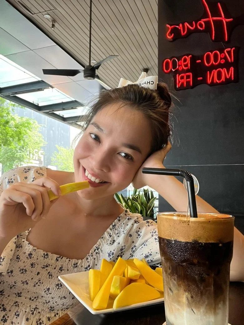 Hien Thuc Age-Defying Beauty Secrets: A Stunning Figure at 42