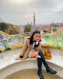Meet Nuanwan Phanchet: The Stunning Daughter of Thai Football Billionaire Madam Pang - image 7