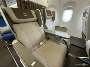 A Look Inside China's C919 Jet During Its First Visit to Vietnam - image 6