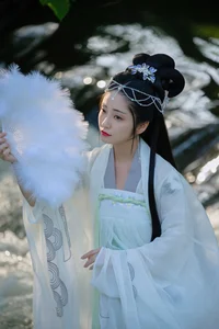 Yituyu Dreamy Portrait Photography Captures Soft Aesthetic and Warmth - image 4