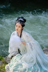 Yituyu Dreamy Portrait Photography Captures Soft Aesthetic and Warmth - image 2
