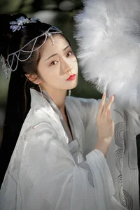 Yituyu Dreamy Portrait Photography Captures Soft Aesthetic and Warmth - image 7