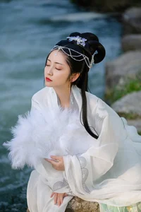 Yituyu Dreamy Portrait Photography Captures Soft Aesthetic and Warmth - image 1