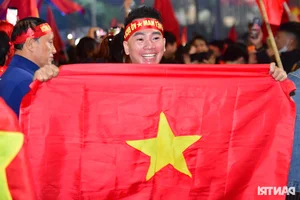 Viet Tri Erupts in Celebration: Fans Rejoice as Vietnam National Team Triumphs Over Thailand - image 11