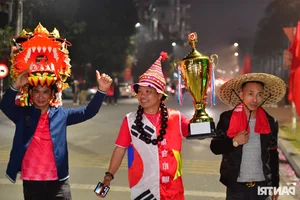 Viet Tri Erupts in Celebration: Fans Rejoice as Vietnam National Team Triumphs Over Thailand - image 7