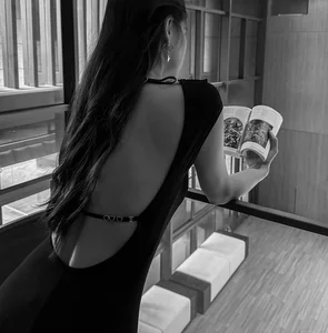 Elegant Backless Fashion Trends: The Ultimate Guide to Sensual Summer Style - image 8