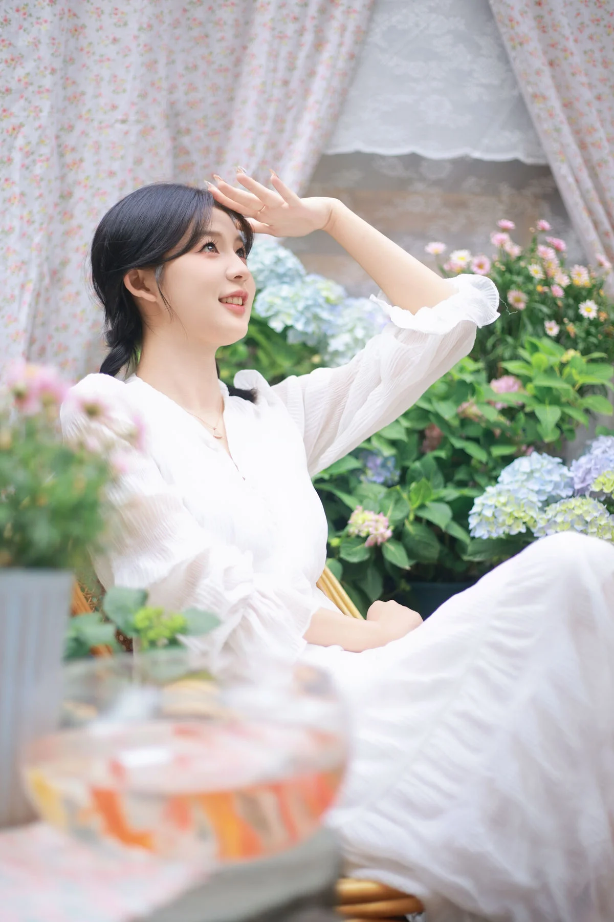 YiTuYu Art Language Vol.9866: Jing Zi Zi – A Study in Focus (14P)