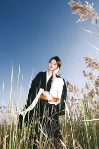 The Artistic Vibrancy of Zhang Zhang Bao: A Review of YiTuYu Art Language Vol.5719 - image 20