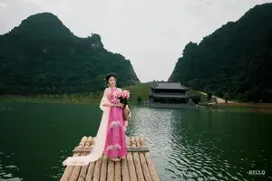 Traditional Vietnamese Beauty A Muse by the Ancient Lake Serene Charm - image 7