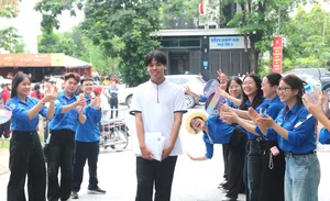 Vietnam High School Graduation Exam: Literature Section Surprises Students - image 2