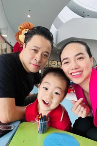 Kieu Anh and Quang Su Spark Excitement with Matching Outfits and Baby Photos - image 1