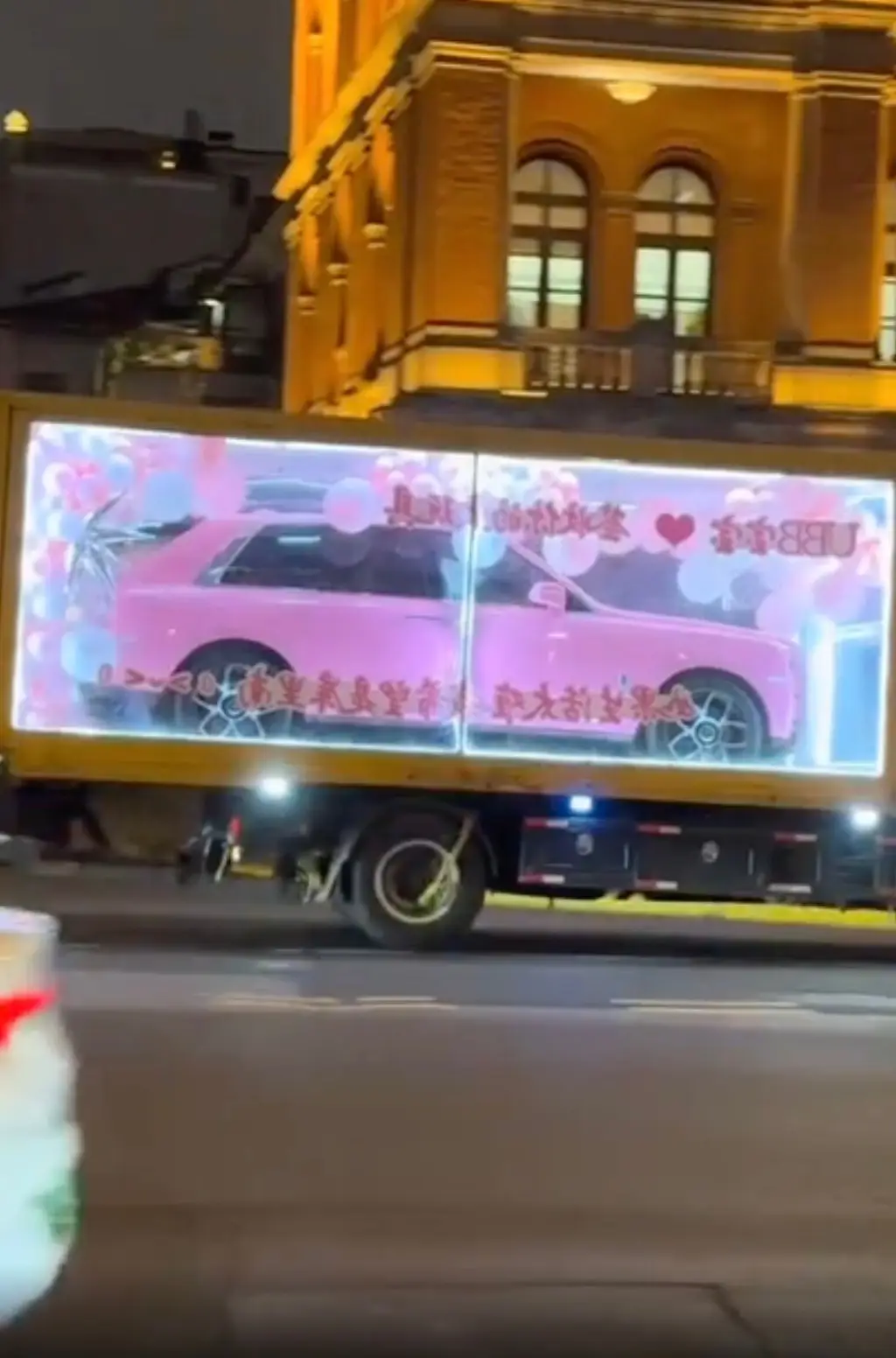 Chinese Hot Girl's Stunning Beauty & 20 Billion VND Luxury Car: Is It a Boyfriend's Gift?