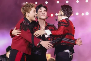 Anh Trai Say Hi Stars Draw Massive Crowds in Spectacular Live Concert Event - image 7