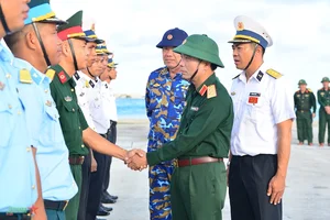 General Staff Delegation Inspects Truong Sa Island District - image 6
