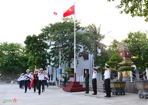 General Staff Delegation Inspects Truong Sa Island District - image 5