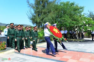 General Staff Delegation Inspects Truong Sa Island District - image 8