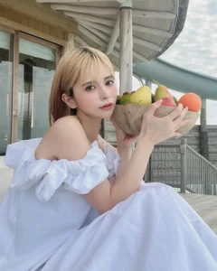 Japanese Model Kure Yumi: The Social Media Sensation Redefining Style - image 37