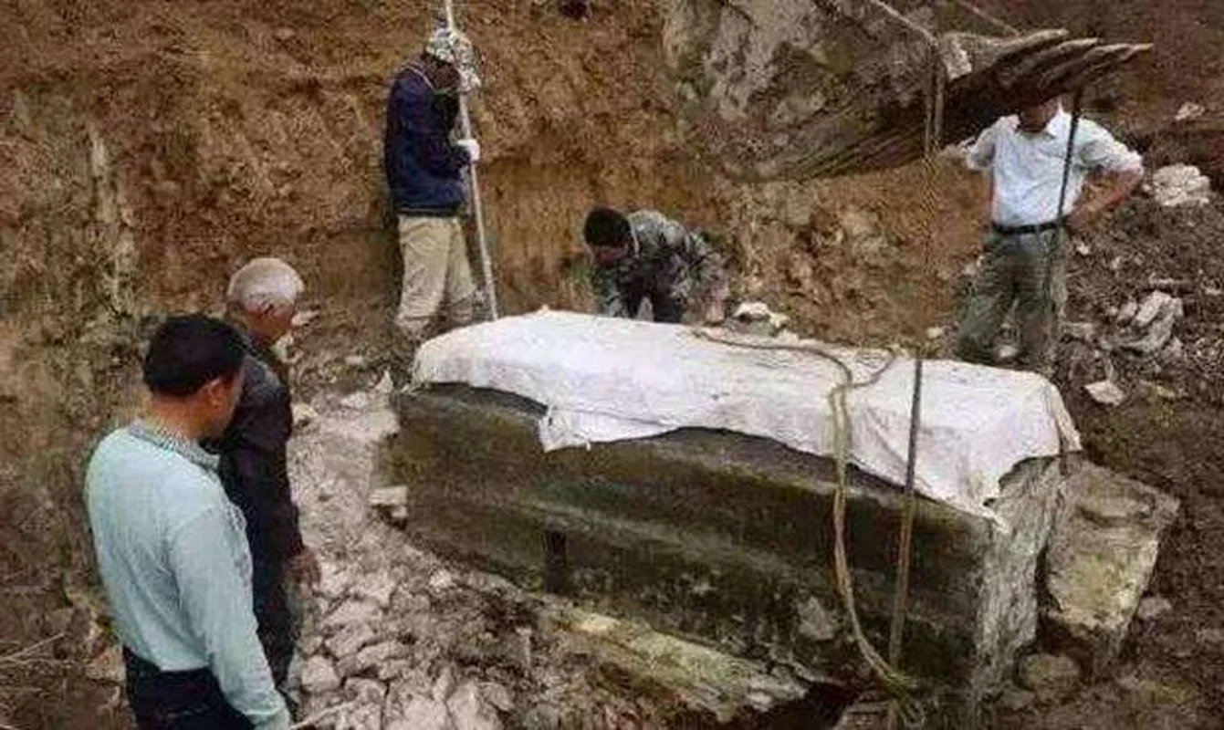 Ancient Tomb Discovery: Experts Unravel 354 Layers of Clothing