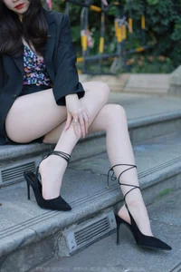 Exclusive IESS Jia Ye April Special Edition: Professional Leg Model Hosiery Showcase - image 1
