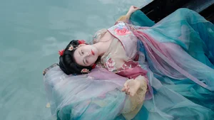 YiTuYu Art Language Vol.10541: Featuring the Elegant Photography of Model Yi Xin - image 5