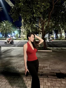 Wife of Footballer Ho Tan Tai Flaunts Stunning Post-Pregnancy Figure - image 5