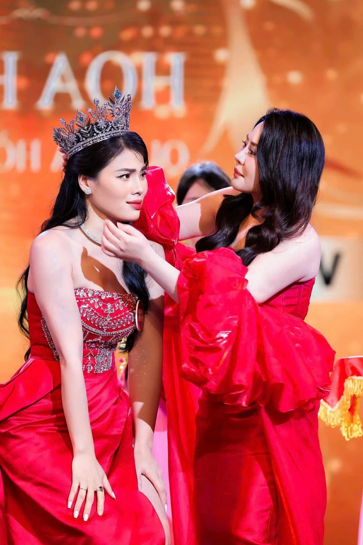 Nguyen Thi Thua Crowned Mrs Grand Vietnam 2025