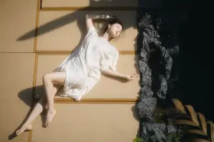 YiTuYu Art Language Vol.8742: Sha Sha's Ethereal Grace by the Pond - A Captivating Visual Journey - image 6