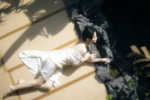 YiTuYu Art Language Vol.8742: Sha Sha's Ethereal Grace by the Pond - A Captivating Visual Journey - image 10