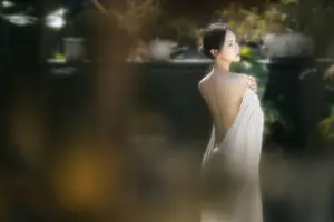 YiTuYu Art Language Vol.8742: Sha Sha's Ethereal Grace by the Pond - A Captivating Visual Journey - image 8