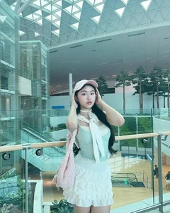 Quyền Linh's Daughter Lọ Lem Stuns with Goddess Beauty at the Airport - image 2