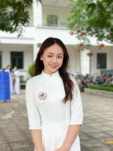 Former Child Actress Hong Nhung Amazes Fans with Her Stunning Teenage Transformation - image 4
