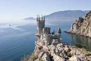 The Breathtaking Swallow’s Nest Castle Perched on a Cliffside - image 9