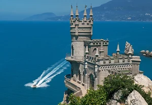 The Breathtaking Swallow’s Nest Castle Perched on a Cliffside - image 4