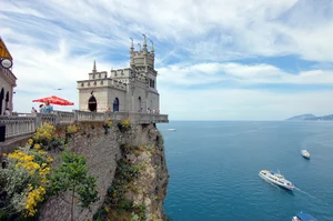 The Breathtaking Swallow’s Nest Castle Perched on a Cliffside - image 3