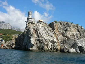 The Breathtaking Swallow’s Nest Castle Perched on a Cliffside - image 6