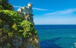 The Breathtaking Swallow’s Nest Castle Perched on a Cliffside - image 8
