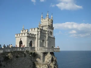 The Breathtaking Swallow’s Nest Castle Perched on a Cliffside - image 2