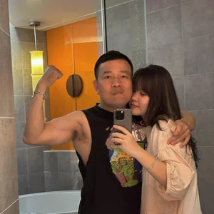 The Heartfelt Conclusion to a Viral 20-Year Age Gap Love Story - image 4