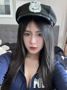 Quynh Alee Cosplay Photoshoot Sparks Controversy: Bold Artistic Expression or Too Much? - image 0