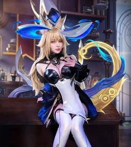 Quynh Alee Cosplay Photoshoot Sparks Controversy: Bold Artistic Expression or Too Much? - image 3