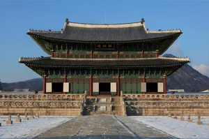 Exploring Gyeongbokgung Palace: Korea's Architectural Masterpiece - image 0