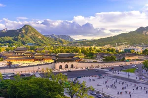 Exploring Gyeongbokgung Palace: Korea's Architectural Masterpiece - image 3