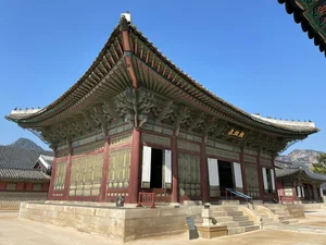Exploring Gyeongbokgung Palace: Korea's Architectural Masterpiece - image 7